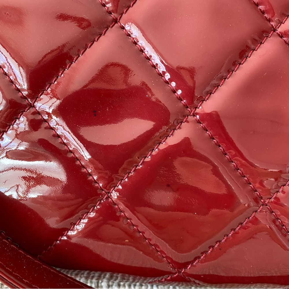 CHANEL red patent leather quilted bag - Picture 5 of 16